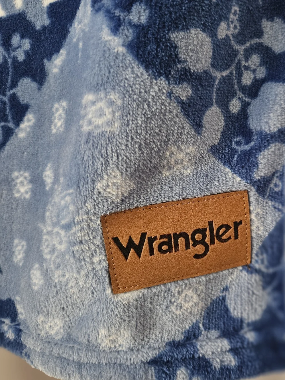 🤠 Wrangler Oversized Plush Throw Blanket – NWT | Blue Patchwork | Super Soft